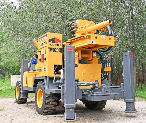DTH Air & MUD Drilling 200m Heavy Duty 4 چرخ دکل حفاری چاه آب تریلر نصب شده